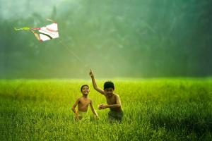 Trò chơi gợi nhớ tuổi thơ của trẻ em nông thôn
